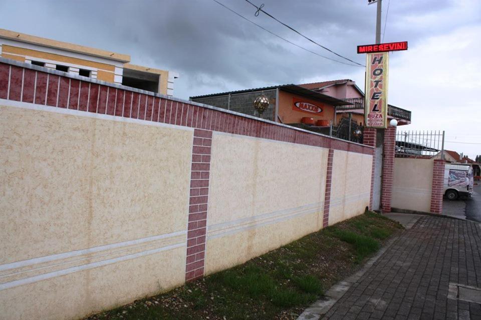 Hotel Buza New Shtoj Εξωτερικό φωτογραφία